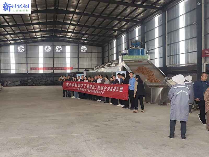 山西農(nóng)業(yè)機械發(fā)展中心黨委書記攜運城市副市長，農(nóng)業(yè)農(nóng)村部機械化發(fā)展中心處長等多位領(lǐng)導(dǎo)、專家參觀我司設(shè)備，并給予高度肯定